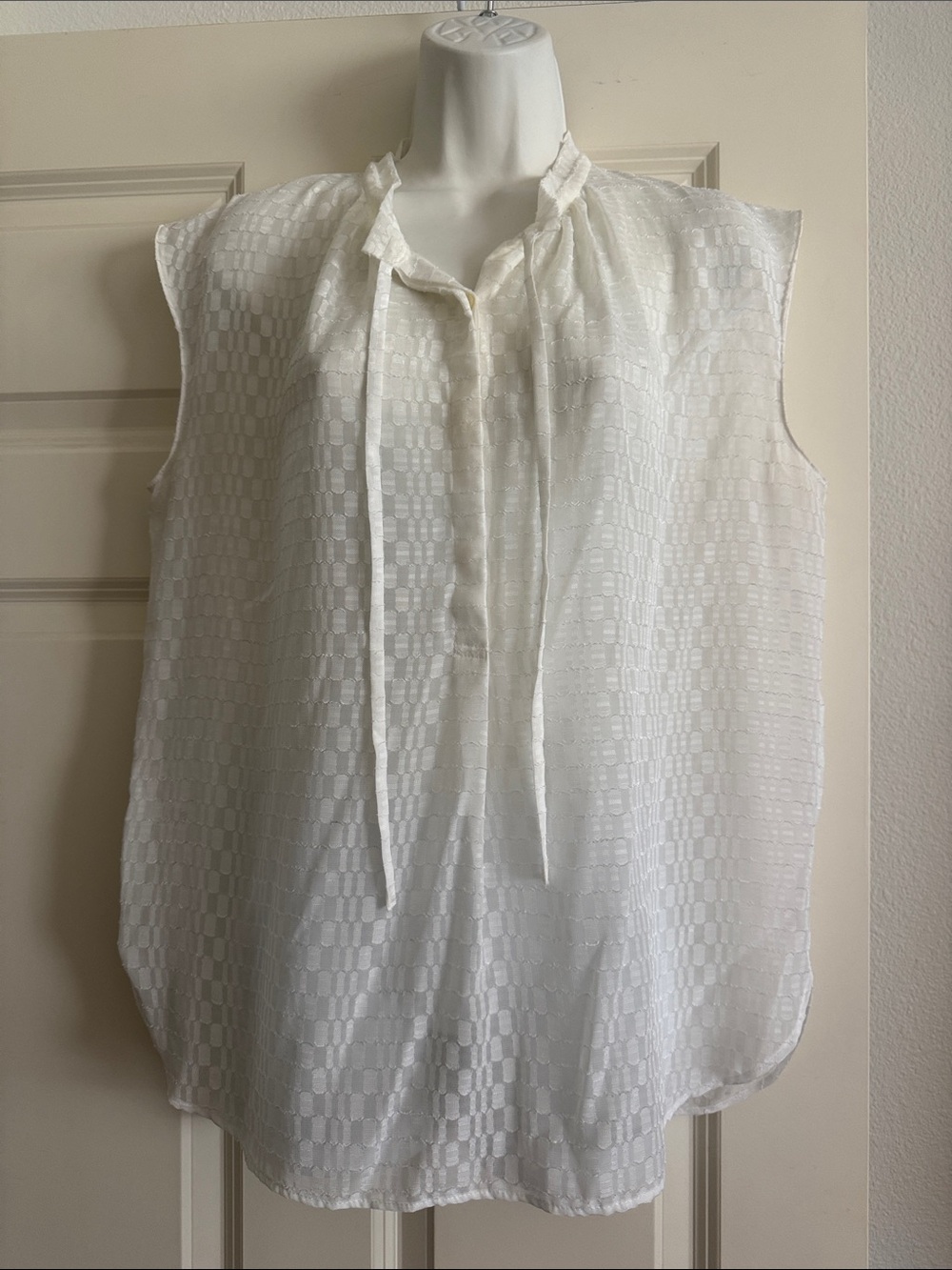 Loft Sleeveless Ivory Tie-Neck Blouse size M